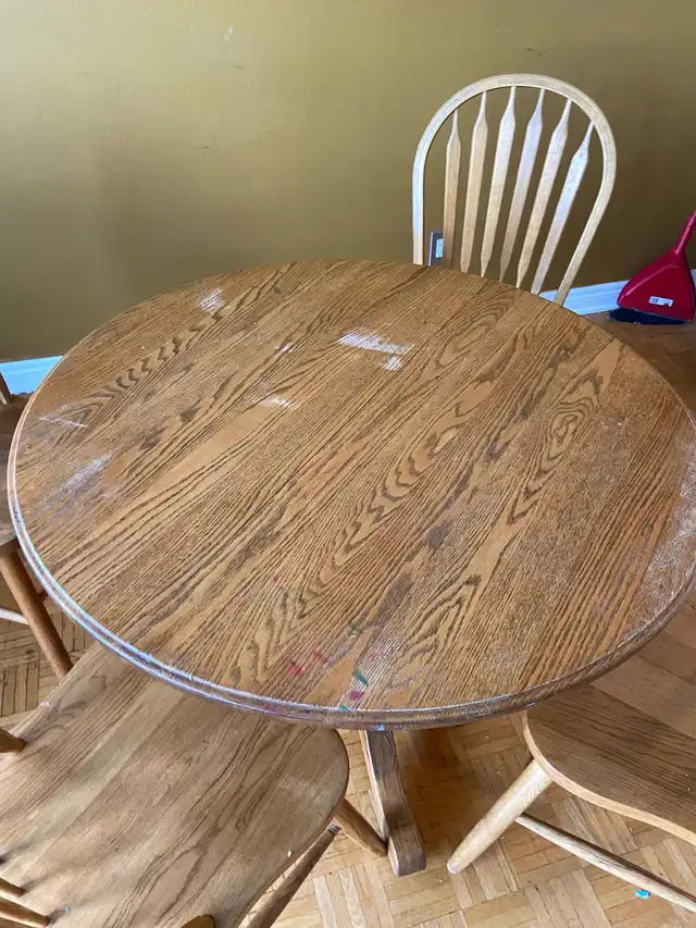 Solid wood  circle  table with four chairs