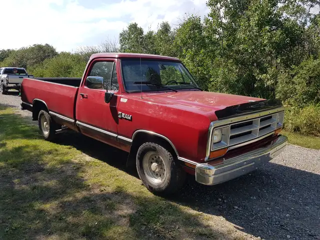 1989 Dodge D100