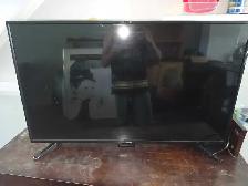 Polaroid 43' 4K UHD SmartCast LED TV For Sale - Photo 2