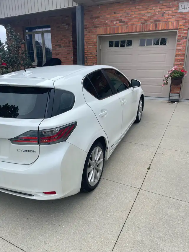 2011 Lexus CT 200 H