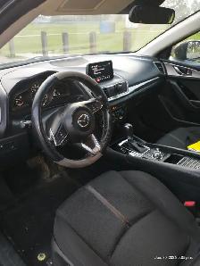 2018 Mazda3, Sport, GS 2.0 L- Auto - Photo 3
