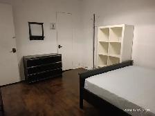Big room for rent, Close metro Monk, All included,  female only - Photo 2