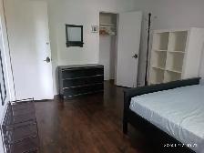 Big room for rent, Close metro Monk, All included,  female only - Photo 4