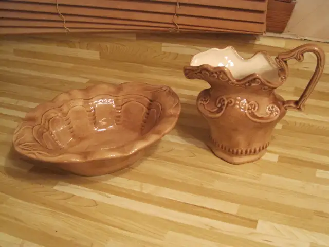 VASE EN POTERIE FAIT A LA MAIN MODEL UNIQUE TB ETAT