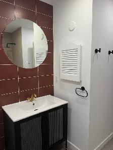 Grand 3 1/2. Ahunstic/ ville Saint Laurent. Immeuble en beton