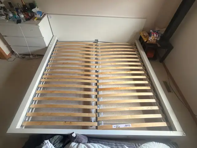 Wooden KING size white bed frame set with 2 slats