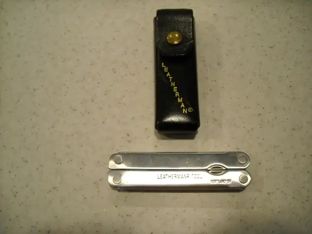 LEATHERMAN MULTI TOOL WITH CASENEW
