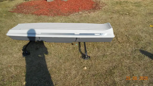 THULE car top carrier $250