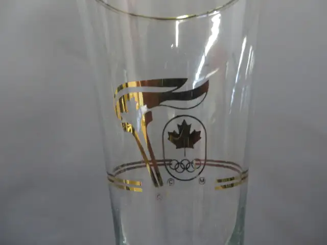 GRAND VERRE DES JEUX DU CANADA NEUF