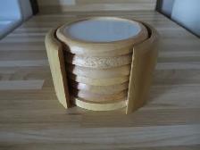 6 SOUS-VERRES DANS UN BOITIER EN BOIS NATUREL TB ETAT COMME NEUF