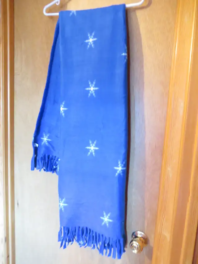 COUVERTURE BLEUE ETOILE TRES DOUCE NEUVE