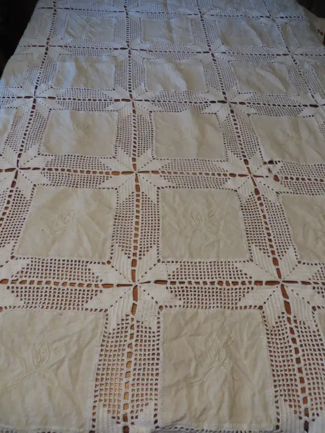 COURTE POINTE FAIT A LA MAIN NEUVE BLANCHE/CREME
