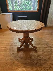 Classic Farmhouse Round Kitchen Table with Leaf - Photo 3