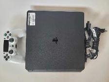 1TB Slim Sony PS4 w/Controler/Cables (31379809)