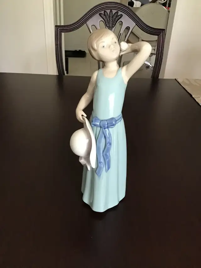 Spanish Lladro figurine $ 105.00