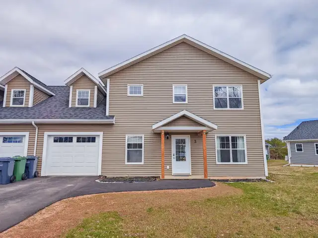 Winter Room Rental in Montague – Private Bathroom