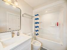 Winter Room Rental in Montague – Private Bathroom - Photo 2