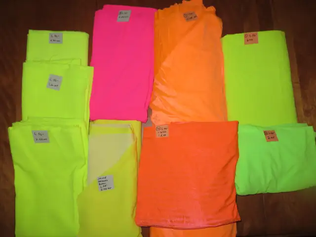 TISSU/MATERIEL FLUO 4 COULEURS ORANGE/VERT/JAUNE/ROSE