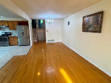 3 Bedrooms house near Square one & Cooksville Go in Mississauga - Photo 3