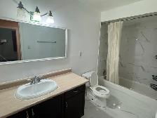 3 Bedrooms house near Square one & Cooksville Go in Mississauga - Photo 10