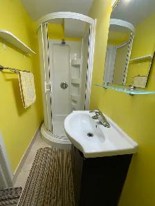 Room for rent - 8 Month term - Photo 5
