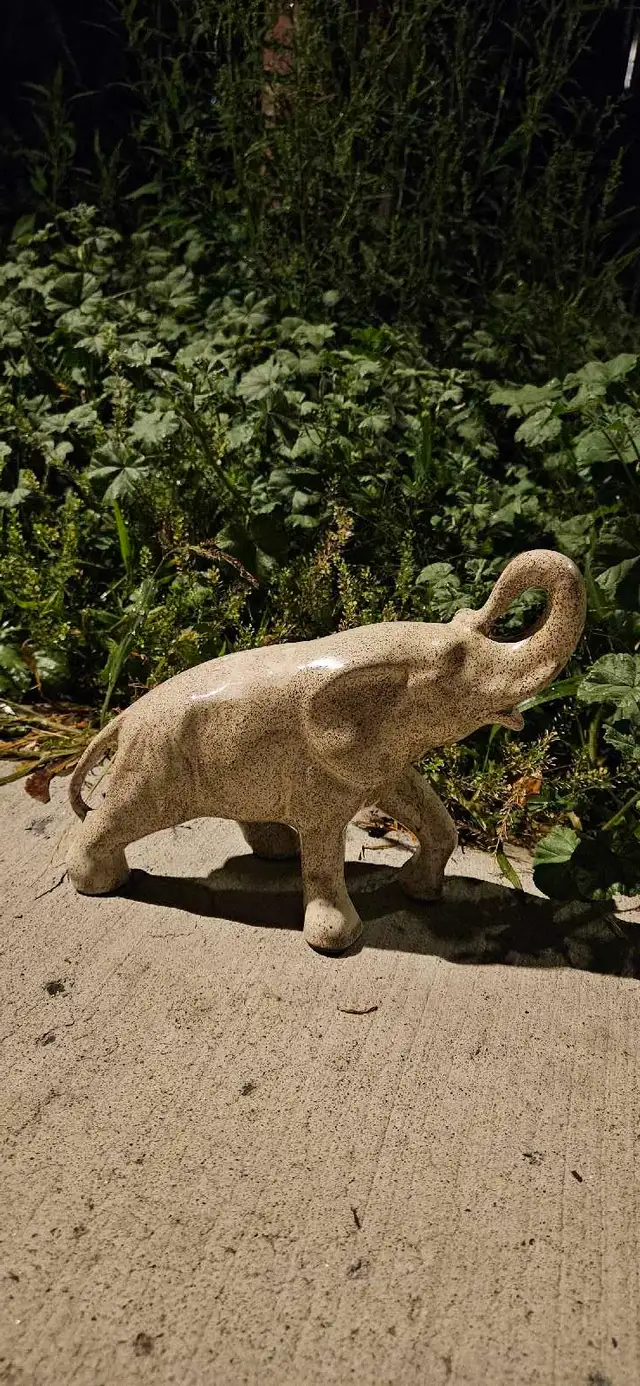 Statuette éléphant en céramique