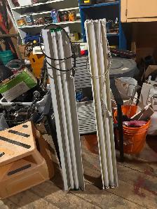 Two Philips Fluorescent Four Foot Shop Lights - Photo 2