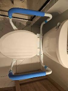 Toilet Safet Rail - Photo 3