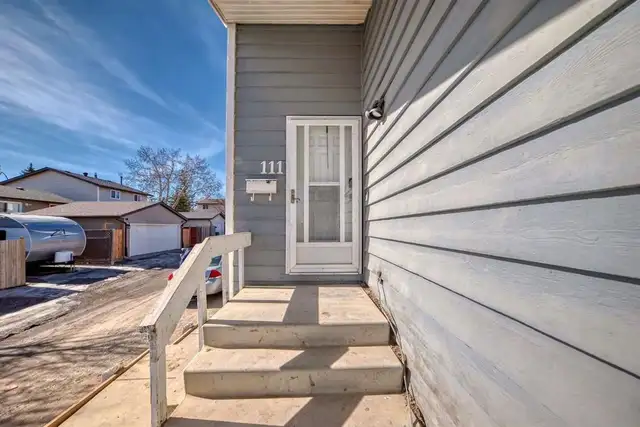 5 Beds   Dinning/Liv    3Car Parking  yard   Patio:2-Story in NE