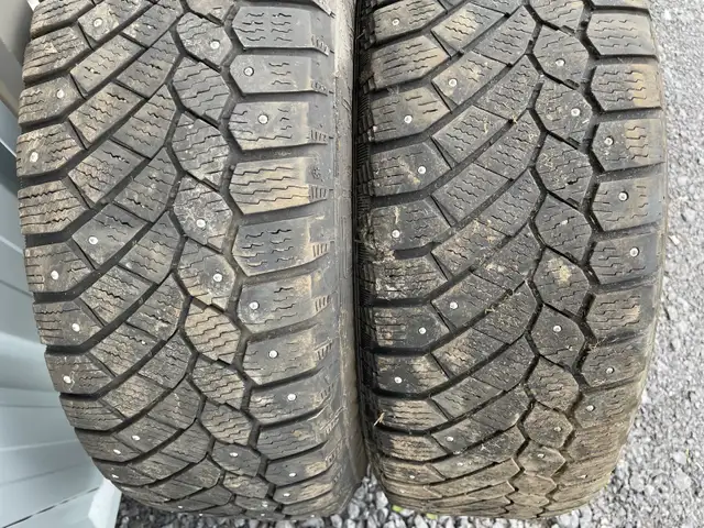 2x pneus hiver 195/65R15 Gislaved