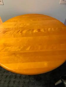 Table de cuisine avec 2 chaises