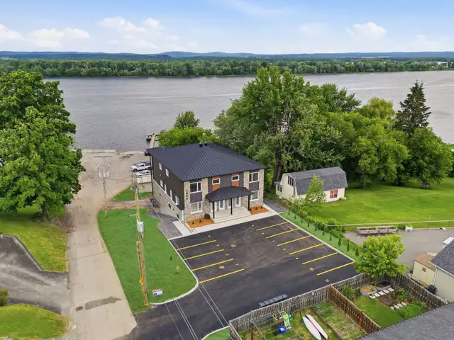 WATERFRONT FOR RENT - 2 BEDROOM - WENDOVER