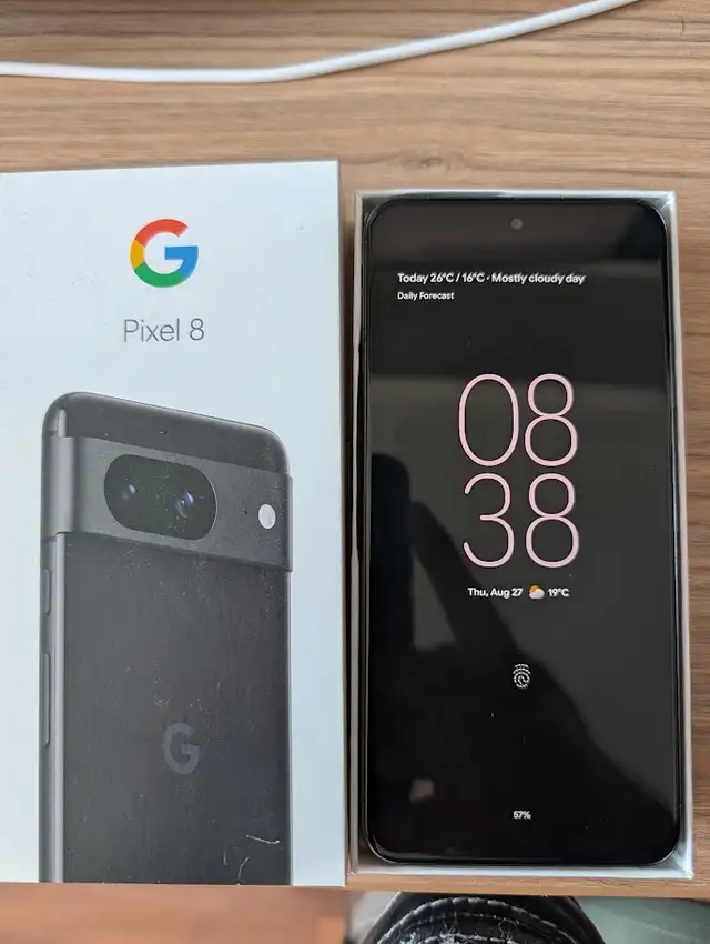Google Pixel 8 128gb like new with box