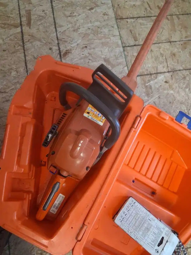 Husqvarna 350 Saw w/Rblt. Carb. New Chain. w/Case & Bar Cover..