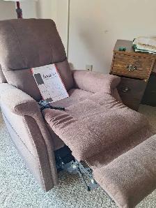 mobility lift chair/power recliner like new condition - Photo 3