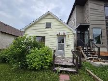 Charming 2-Bedroom Main-Floor Home in Elmwood