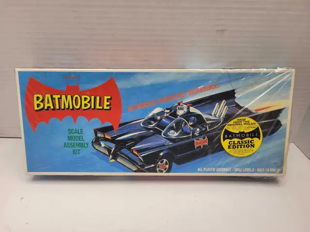 Batmobile Polar lights Scale Plastic Model Kit NEW 2010