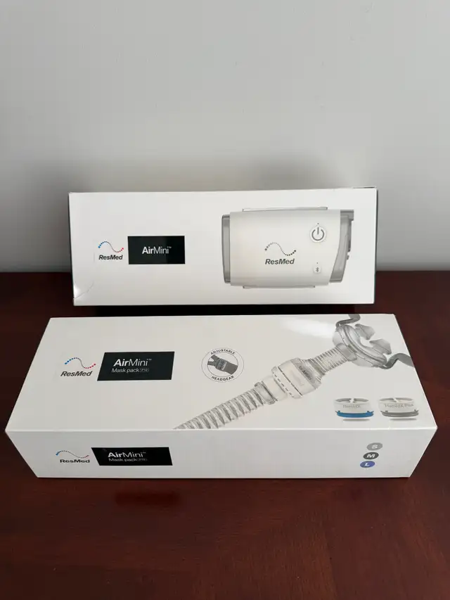 NEW ResMed AirMini AutoSet Travel CPAP Machine   P10 Mask Pack