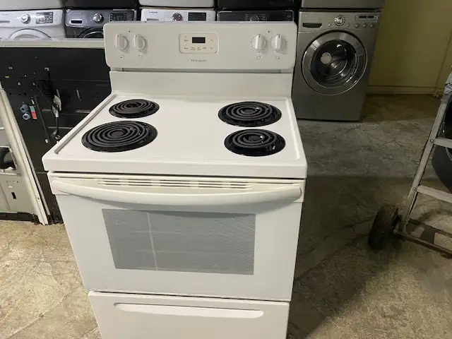 Cuisinière blanche ronds serpentins Frigidaire
