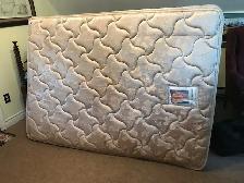 antique double bed with mattress. and spring. - Photo 2