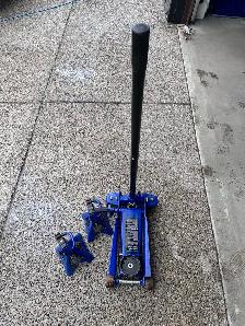 Certified 3 Ton Garage Jack - Photo 2