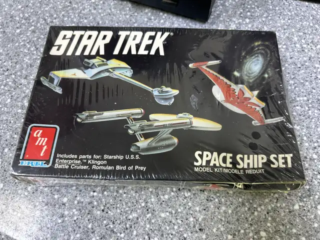 Star Trek AMT-ERTL USS Enterprise Model Kit New
