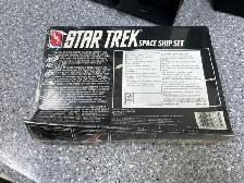 Star Trek AMT-ERTL USS Enterprise Model Kit New - Photo 2