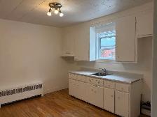 Beau grand 4 1/2, Ave. Bardy, WIFI libre - Photo 2