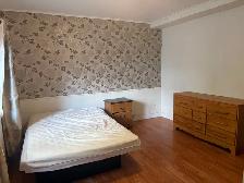 Très belle grande chambre à louer, Ste-Foy, Libre - Photo 2