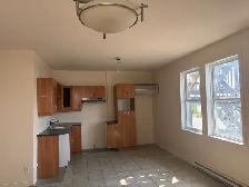 Beau grand 4 1/2, rez-de-chaussé, Montmorency LIBRE - Photo 2