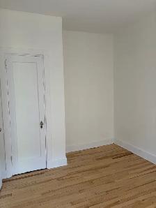 Beau grand 4 1/2, St-Sauveur, 2e étage Libre - Photo 4
