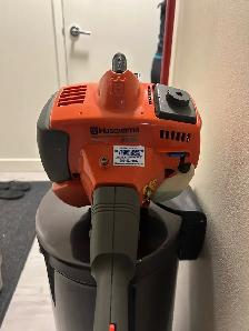 Husqvarna 223L Gas Powered Weed Eater - Photo 2