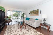 Beautiful 1 bed 1 bath garden level condo, Sidney By The Sea!