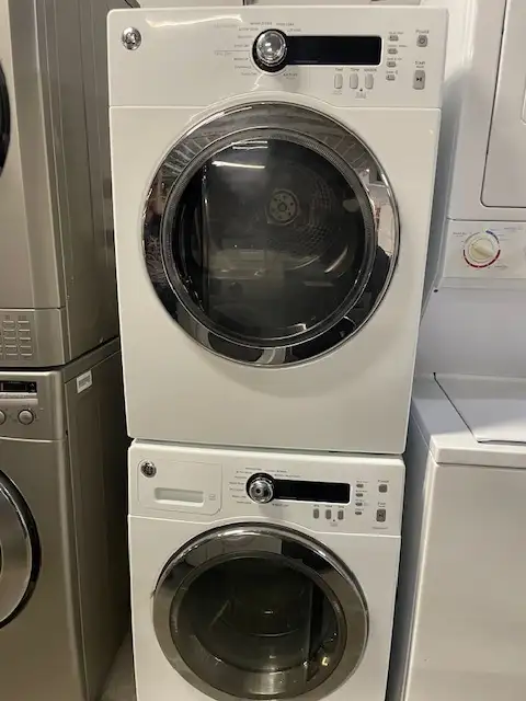 Mini laveuse sécheuse frontales blanches 24'' GE (remis a neuf)